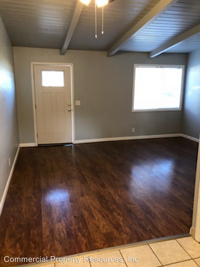 Building Photo - 825 Waverly Dr SE