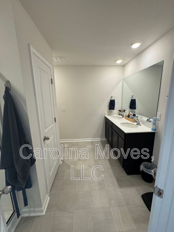 Building Photo - 405 Sea Grit Ct