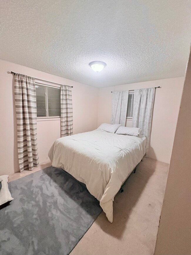 Building Photo - 795 Oak Knoll Dr