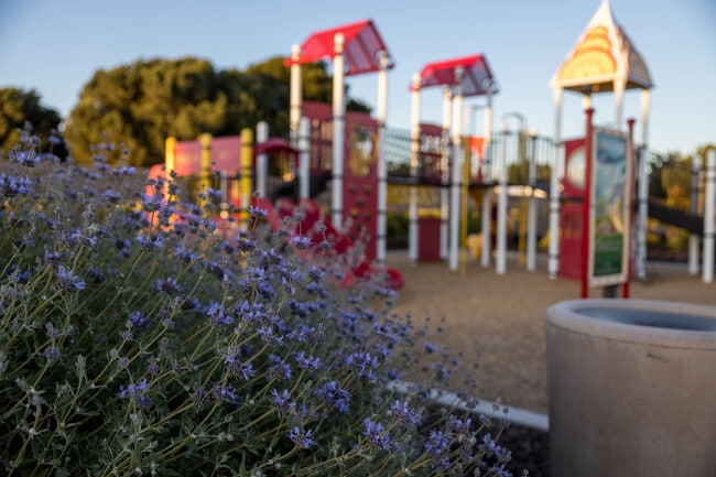 Building Photo - 617 Copper Ridge Way