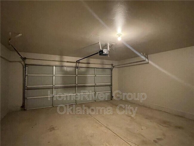 Building Photo - 1017 Merlin Dr