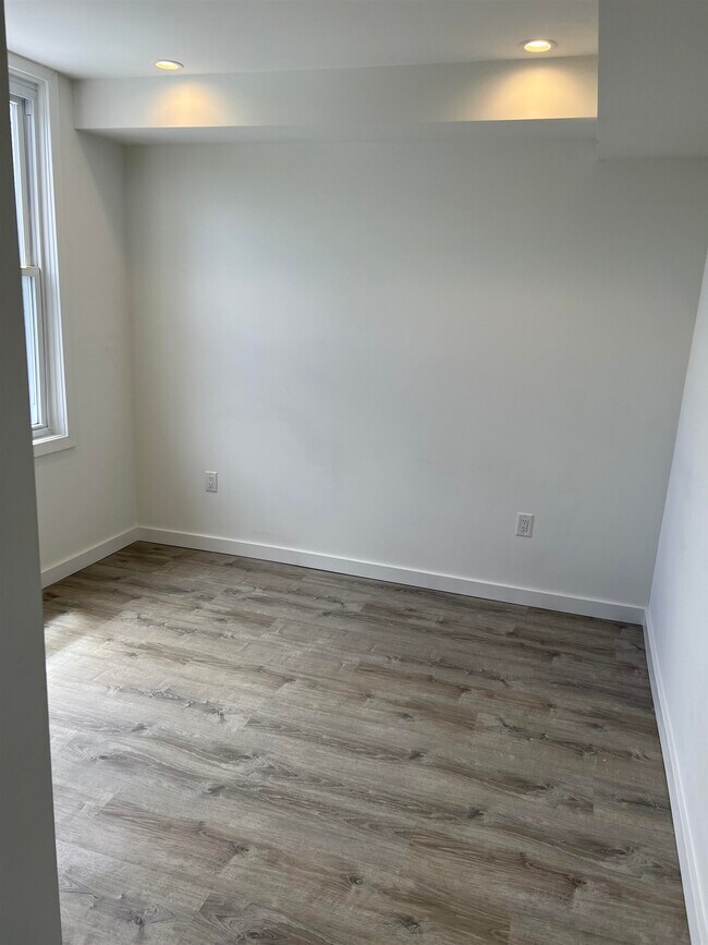 Building Photo - 349 9th St