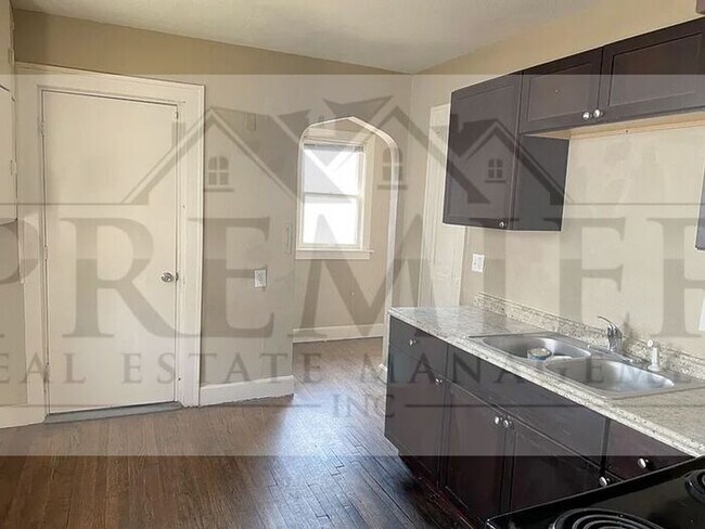 Building Photo - 5618 Forest Ave