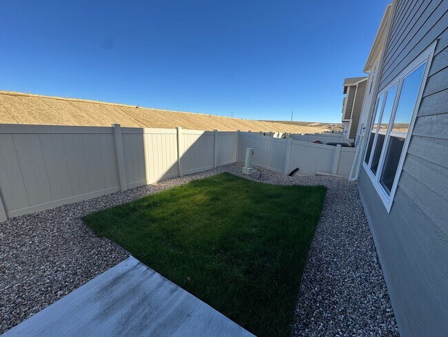 Building Photo - Spacious 3-Bedroom, 3-Bathroom Two-Story Home with Modern Finishes & Fenced Yard