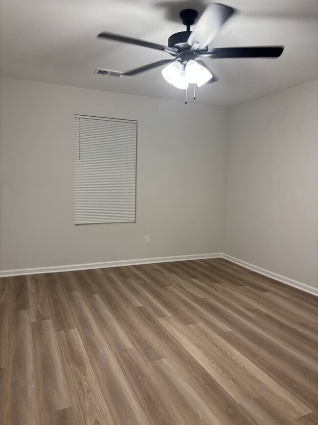 Building Photo - 3281 Madewell St