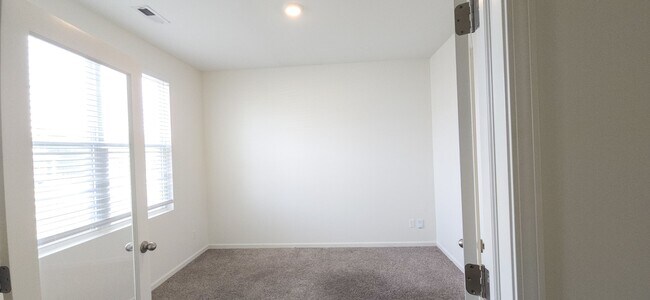 Building Photo - 10438 Morse Pl