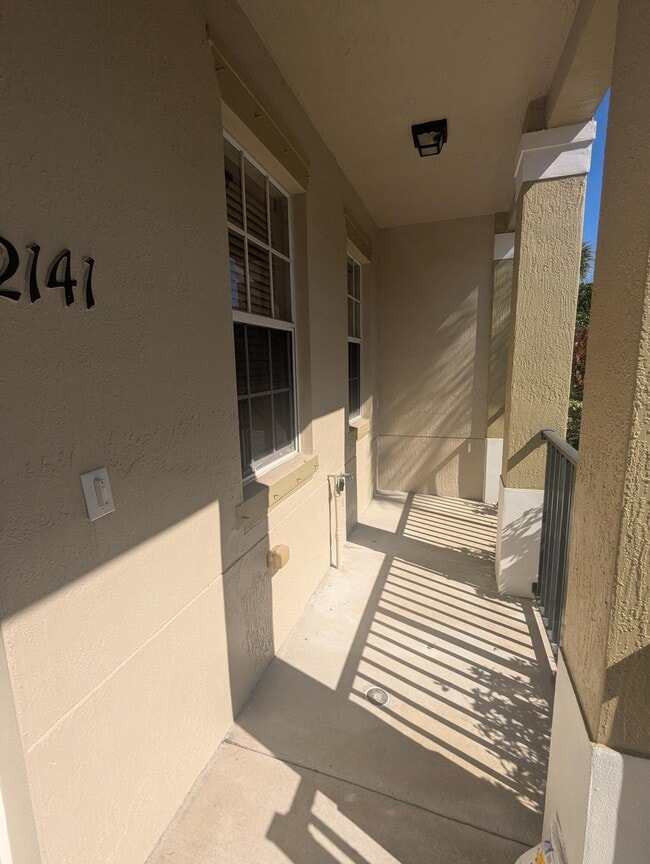 Building Photo - 2141 SE Fern Park Dr