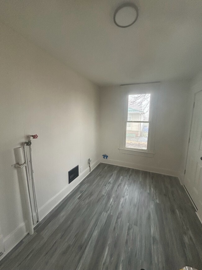 Building Photo - 54 Riley St