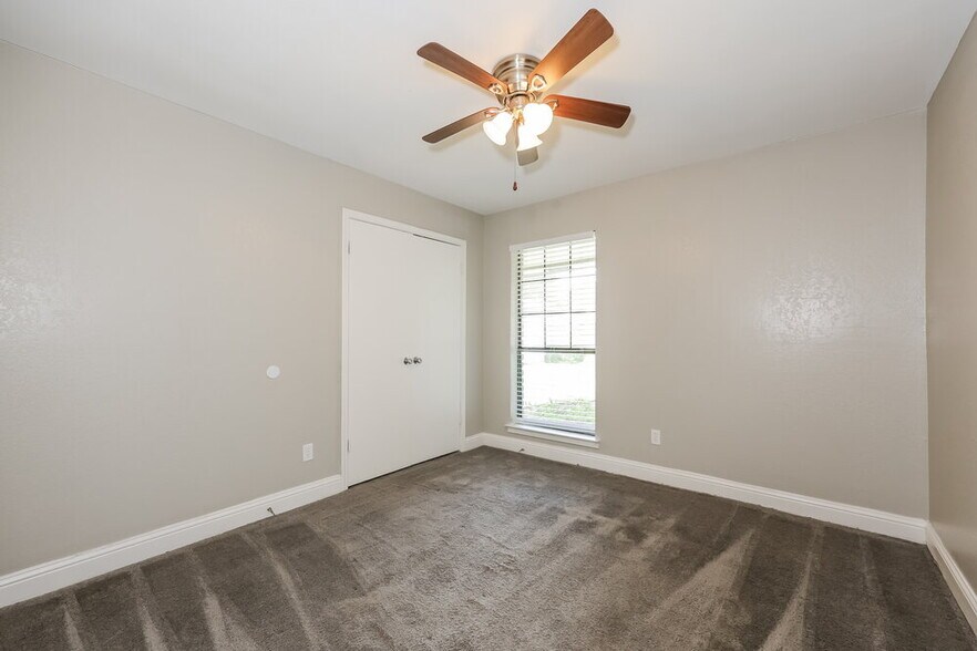 Building Photo - 7051 S Meadow Dr E