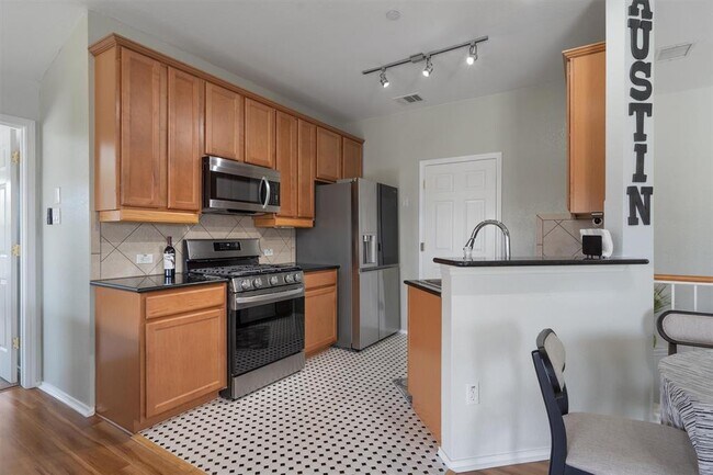 Building Photo - 9201 Brodie Ln