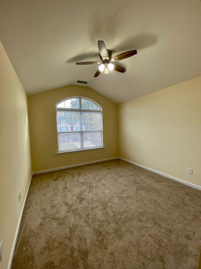 Building Photo - Outstanding Two Story Home - Two Car Garage