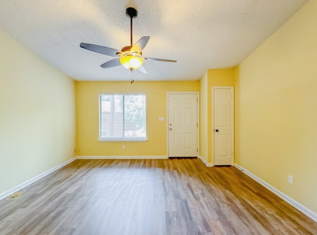 Living room - 1204 Hidden Pl