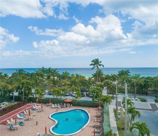 Building Photo - 305 N Pompano Beach Blvd