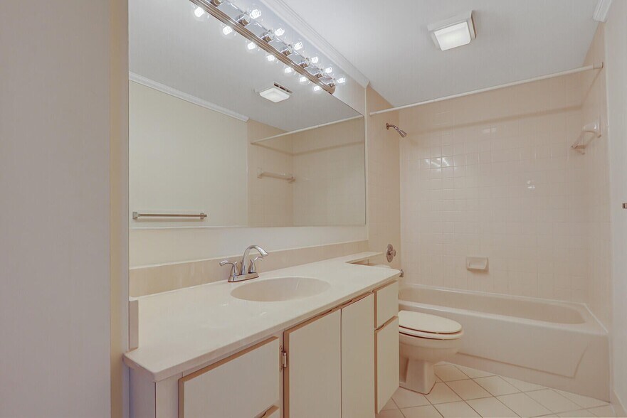 Building Photo - 3026 30th Ct
