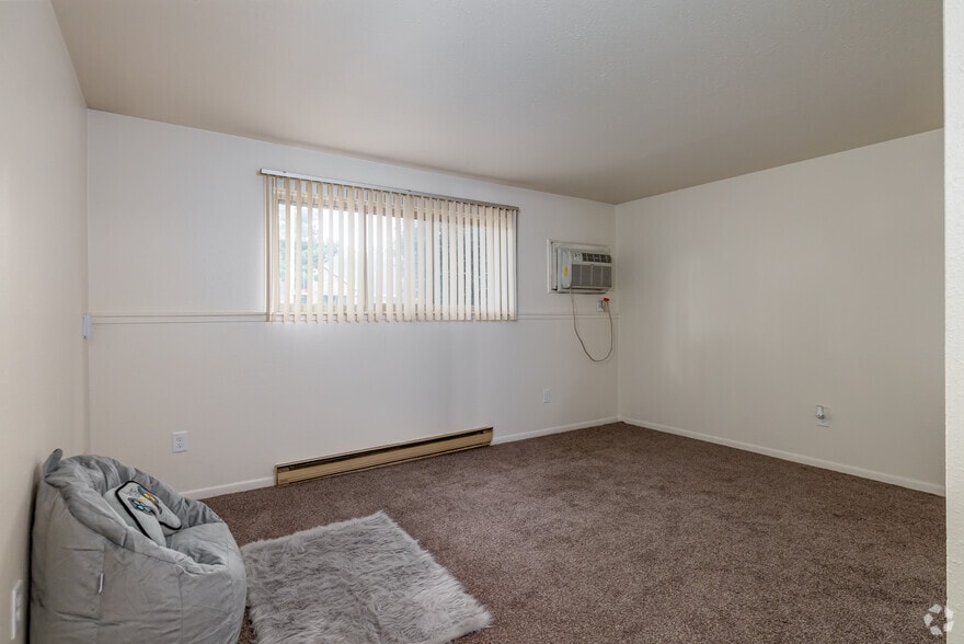 1BR, 1BA - 500SF - Living Room - Walden Woods (Walden Caddis, LLC)