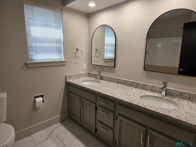 Building Photo - 2125 Circlewood Pl