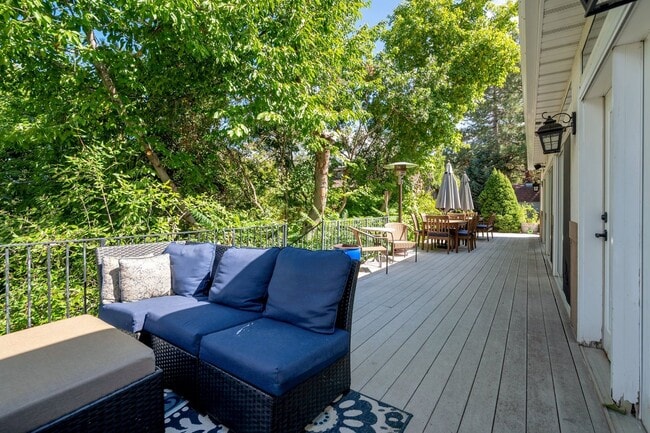 Building Photo - Immaculate Home for rent in gated cul-de-sac!
