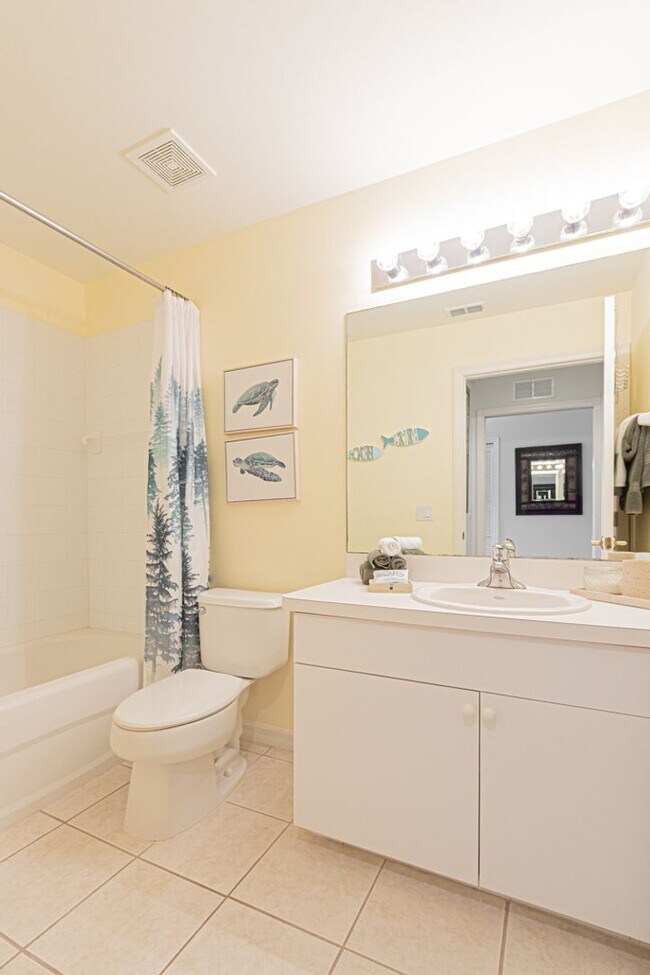 Building Photo - Fully Furnished Seasonal Condo Rental At G...