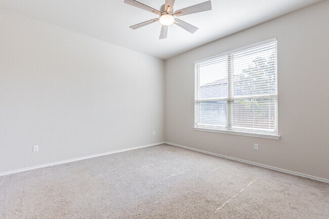 Building Photo - 10110 Jardin Verde