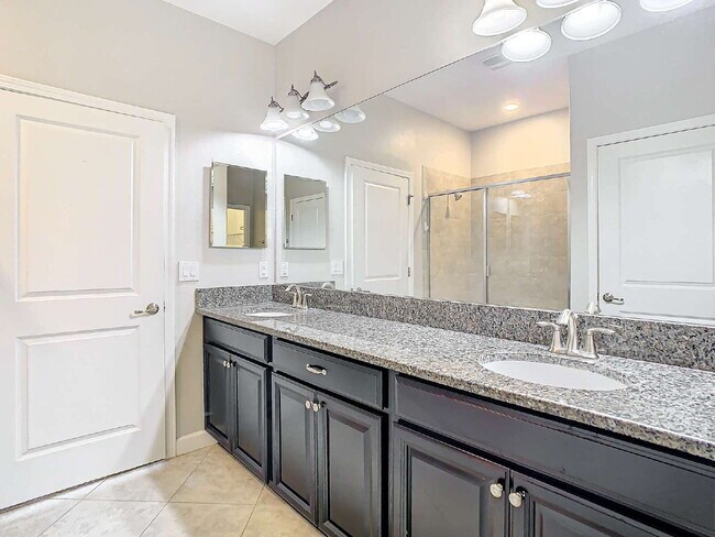 Building Photo - 925 Terra Vista St