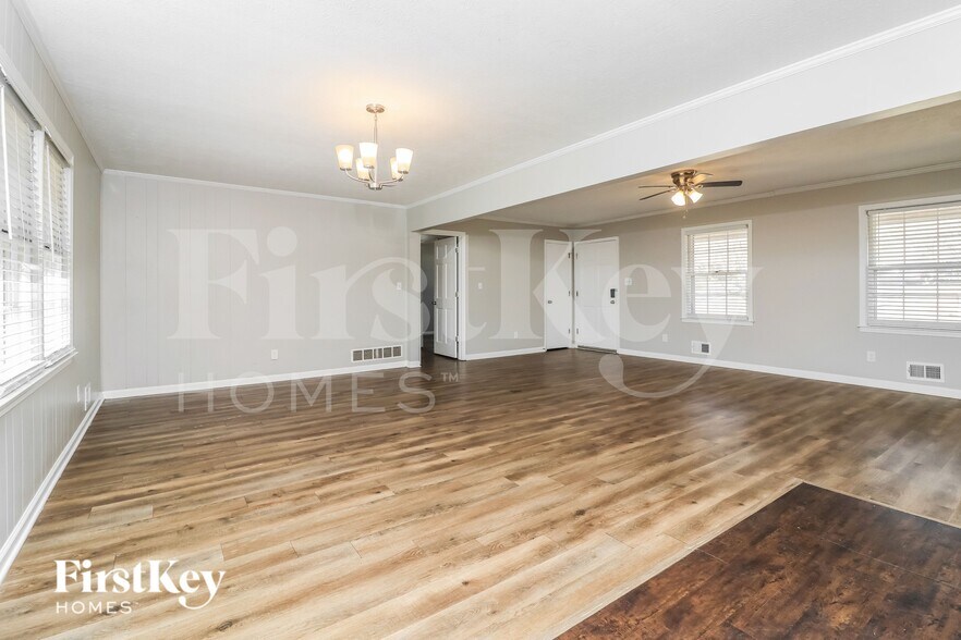 Building Photo - 581 Carlouetta Rd