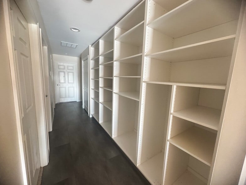 Building Photo - 5000 S Lincoln St