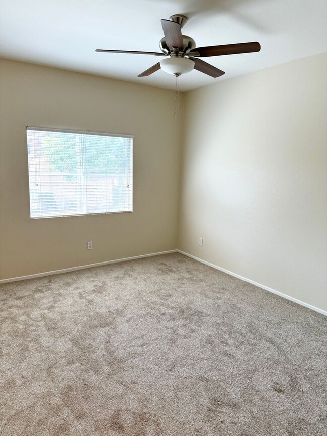 Building Photo - Beautiful Condo Available in Murrieta