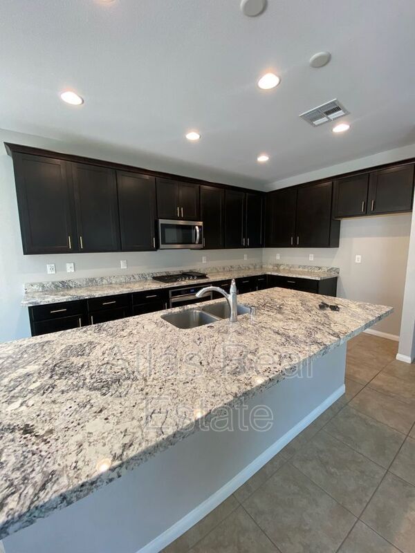 Building Photo - 10455 Skye Knoll Ave