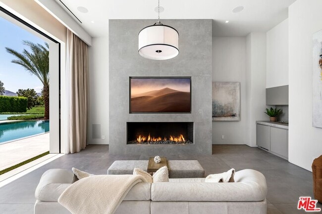 Building Photo - 52435 Ross Ave