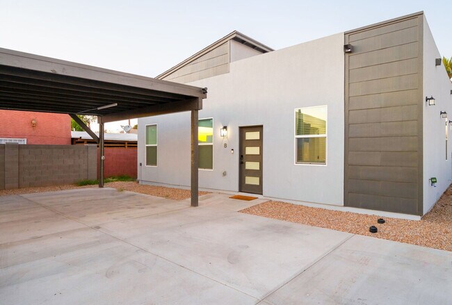 Building Photo - 3806 E Polk St