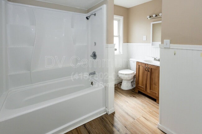 Building Photo - 7618 Grand Division Ave