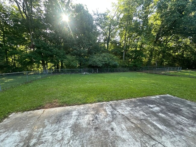 Building Photo - Charming 3 Bedroom, 2 Bathroom Home in Lenlock!