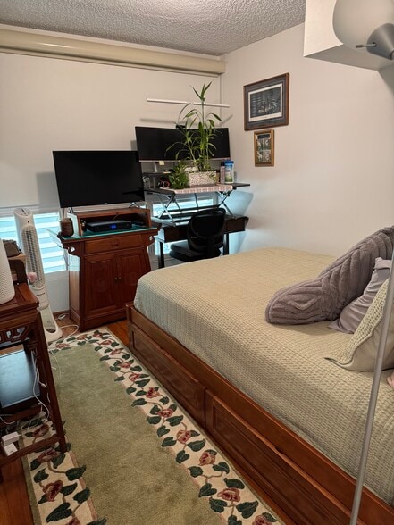 Building Photo - 666 Prospect St