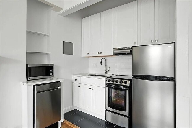 Building Photo - 388 Marlborough St