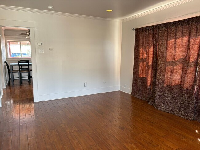 Building Photo - Lovely 2 bedrooms and 1 bathroom beach cottage in San Pedro