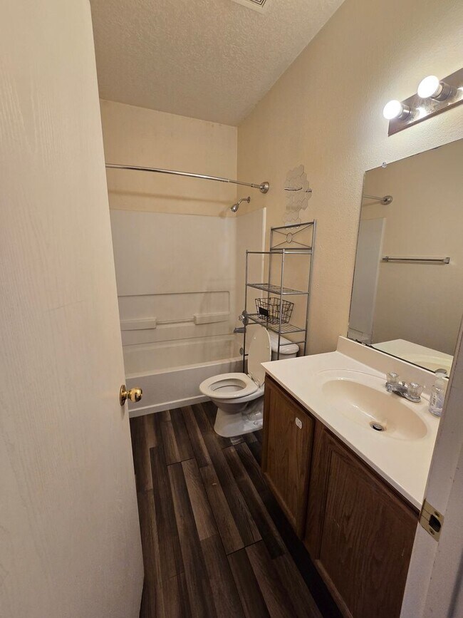 Building Photo - 4 bedroom 2 bath home with Refrigerated Air.