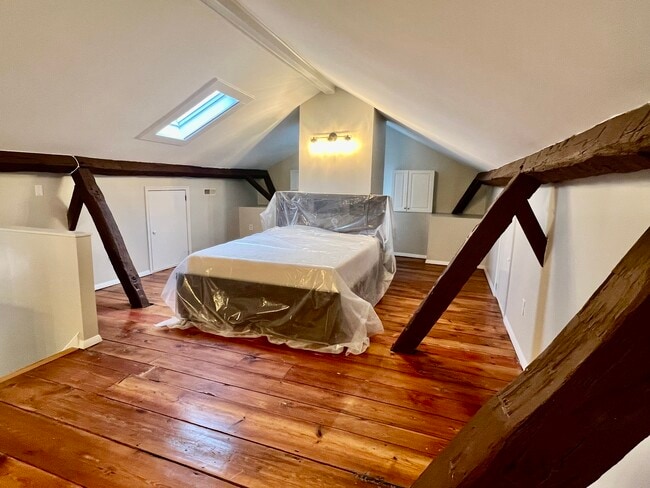 Building Photo - 435 Foxon Rd