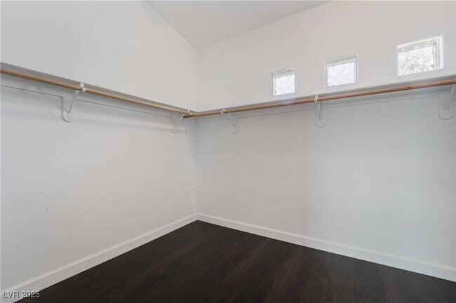Building Photo - 4624 Stuttgart St