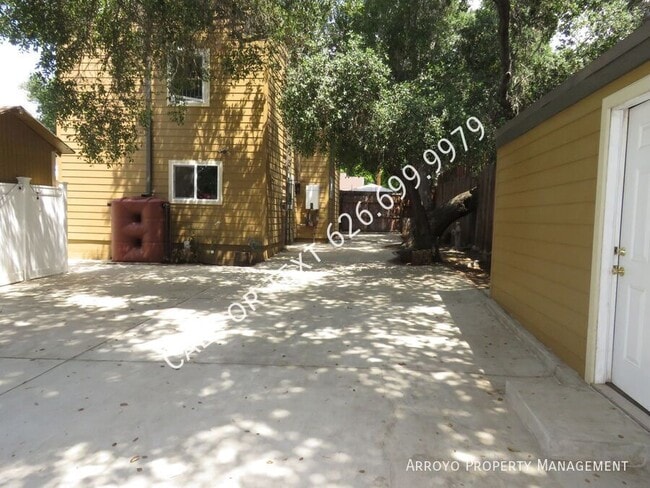 Building Photo - 8424 Grenoble St