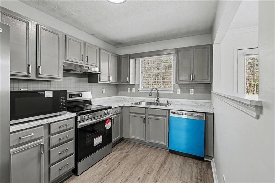 Building Photo - 7797 Mountain Creek Way