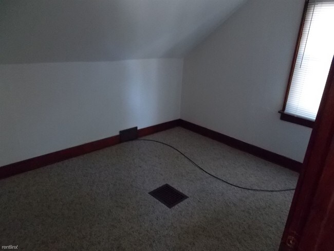 Building Photo - 3446 Phillips Ave