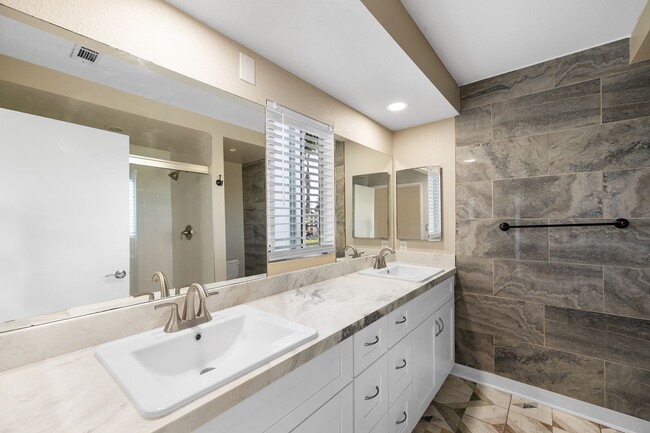 Building Photo - Updated 3-Bedroom Home with Modern Upgrade...
