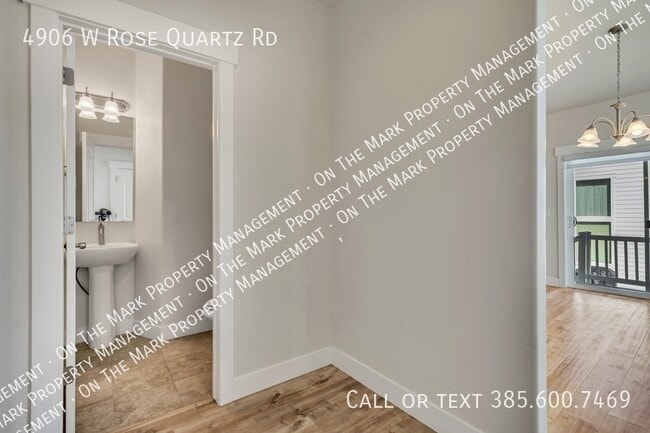 Building Photo - 4906 W Rose Quartz