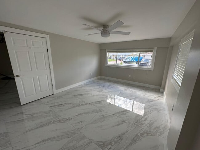 Building Photo - 765 E Dayton Cir