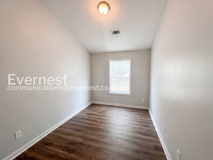 Building Photo - 8648 Thomas Ln