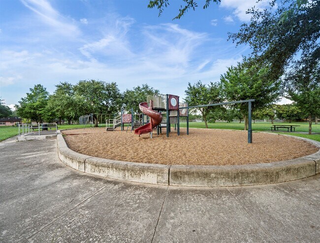 Building Photo - 1411 Pleasantville Dr