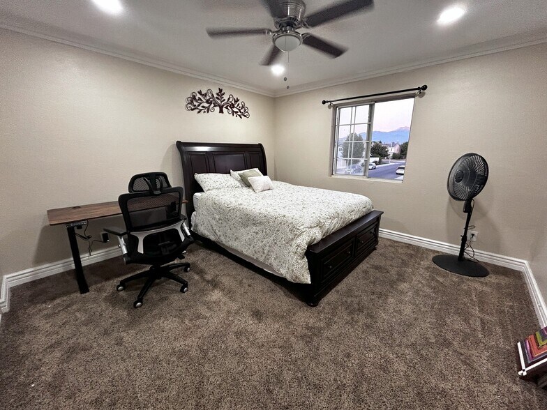 Building Photo - 487 Louisville St