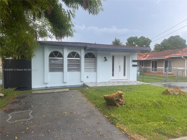 Primary Photo - 7135 SW 22nd St