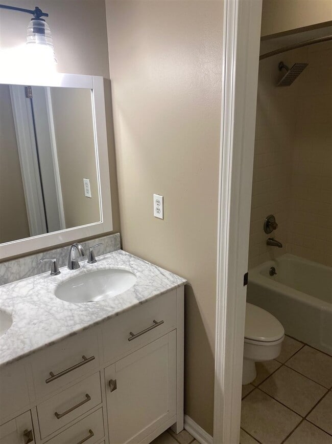 Building Photo - 8817 Tottenham Cove