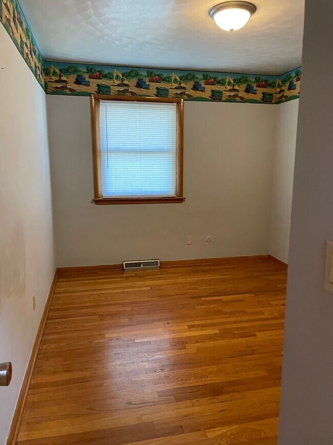 Building Photo - 5675 Juanita Dr SE